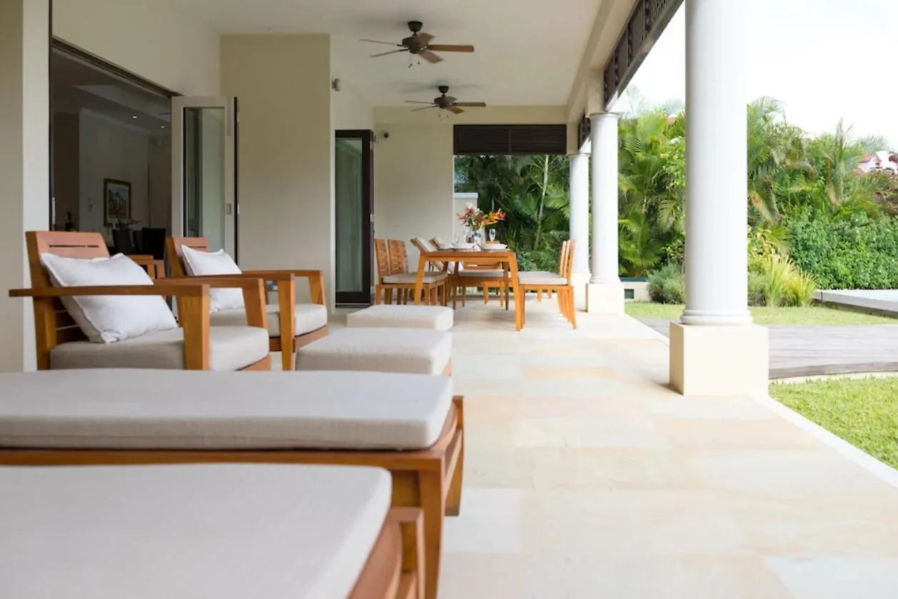 Holiday Villa With Private Pool And Private Driver Eden Island